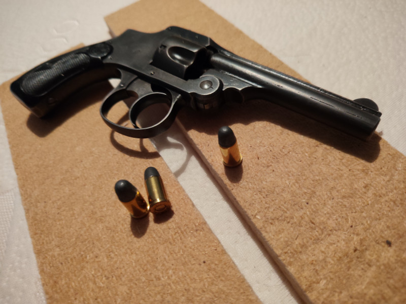 Revolver Smith a Wesson 32sw+10ks nábojů