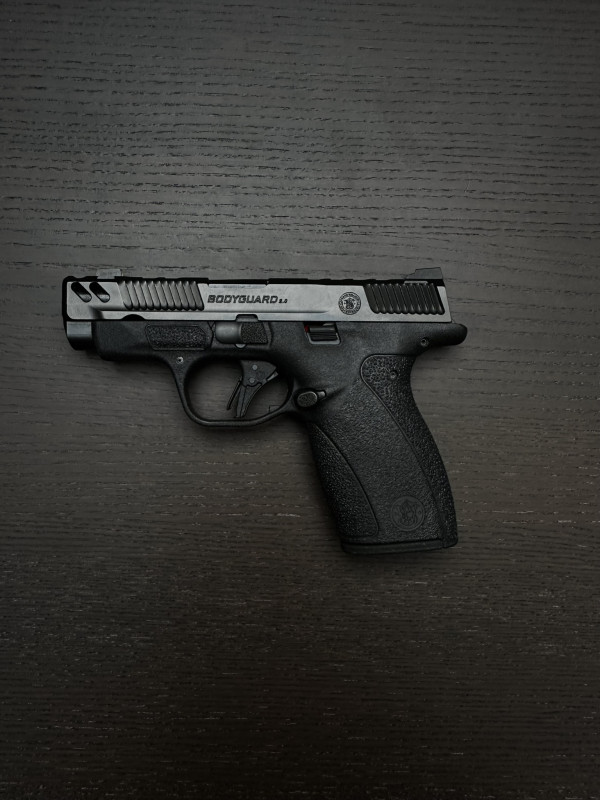 Smith & Wesson Bodyguard 2.0 Carry Comp .380 Auto jako nová