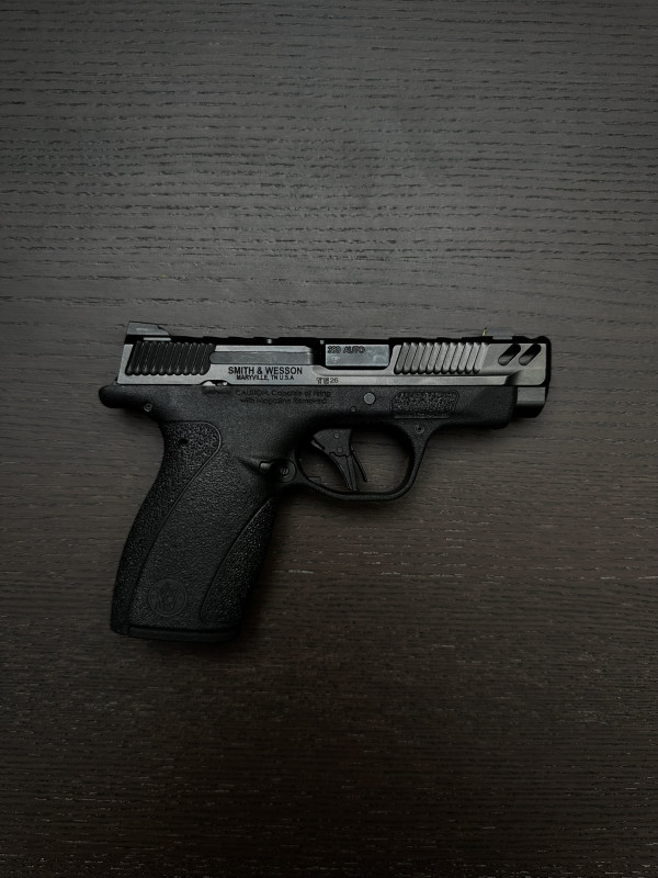 Smith & Wesson Bodyguard 2.0 Carry Comp .380 Auto jako nová