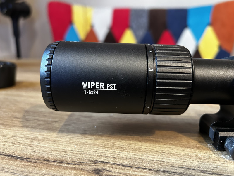 LPVO Vortex Viper PST Gen II 1–6×24 + montáž Warne