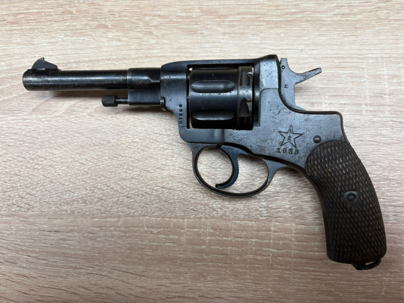 Revolver Nagant M1895 v ráži 7,62 Nagant
