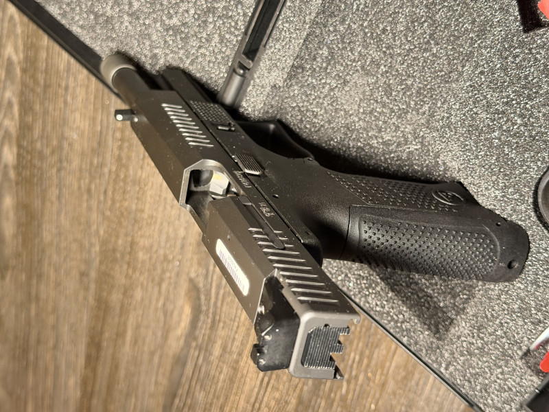 CZ P-10 SC SR TRITIUM