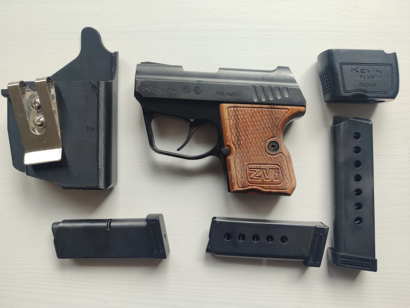 Kevin 9mm Browning + zásobník na 8