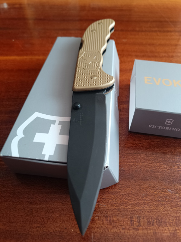Victorinox evoke alox desert 