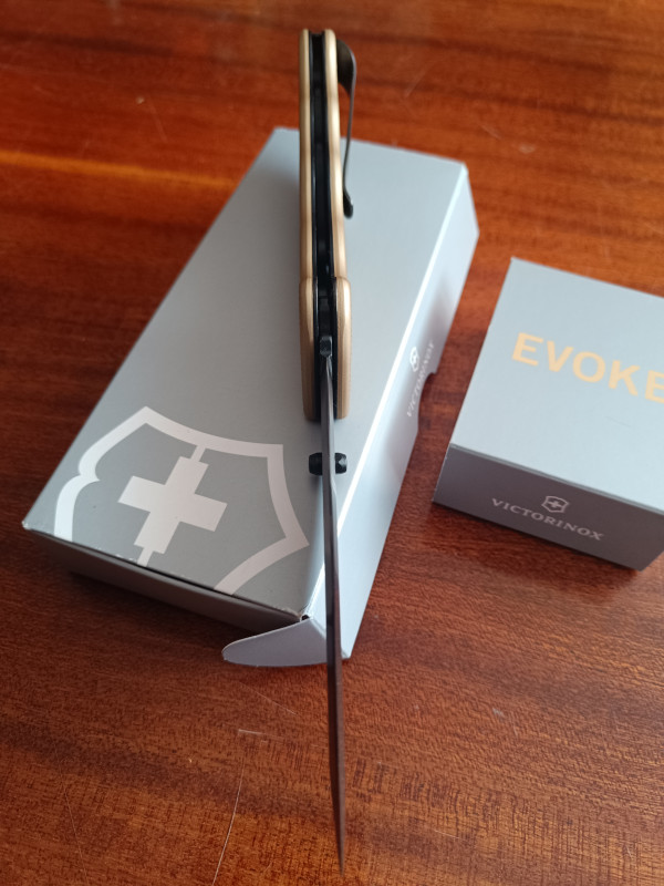 Victorinox evoke alox desert 