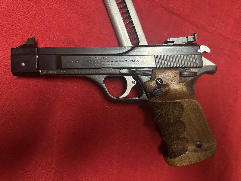 raritní sportovní pistole Benelli 76S 