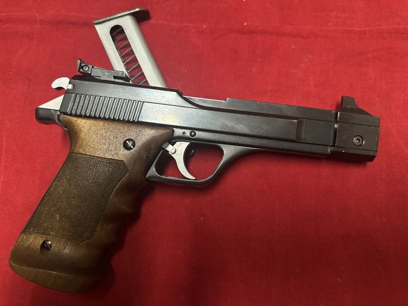 raritní sportovní pistole Benelli 76S 