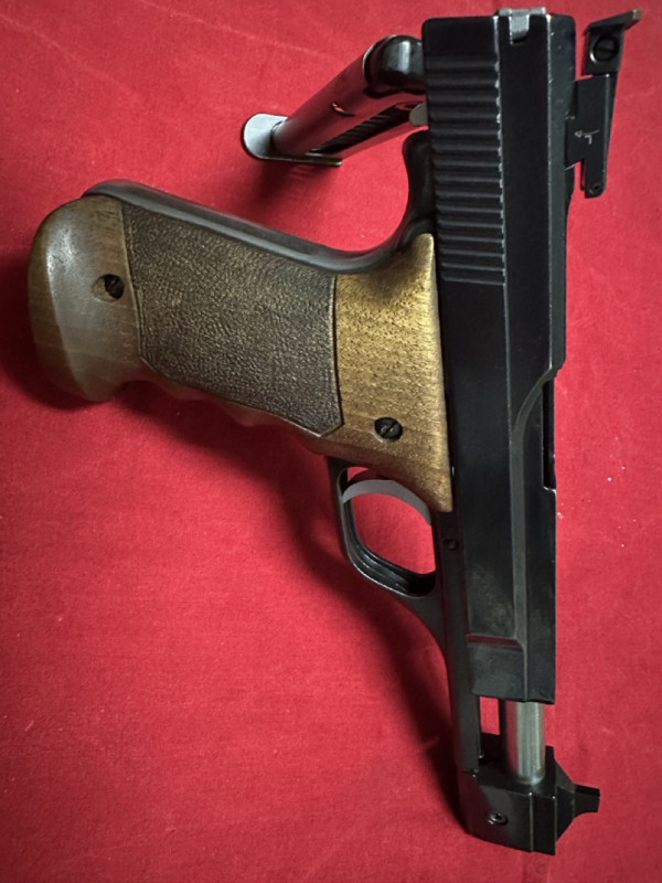 raritní sportovní pistole Benelli 76S 