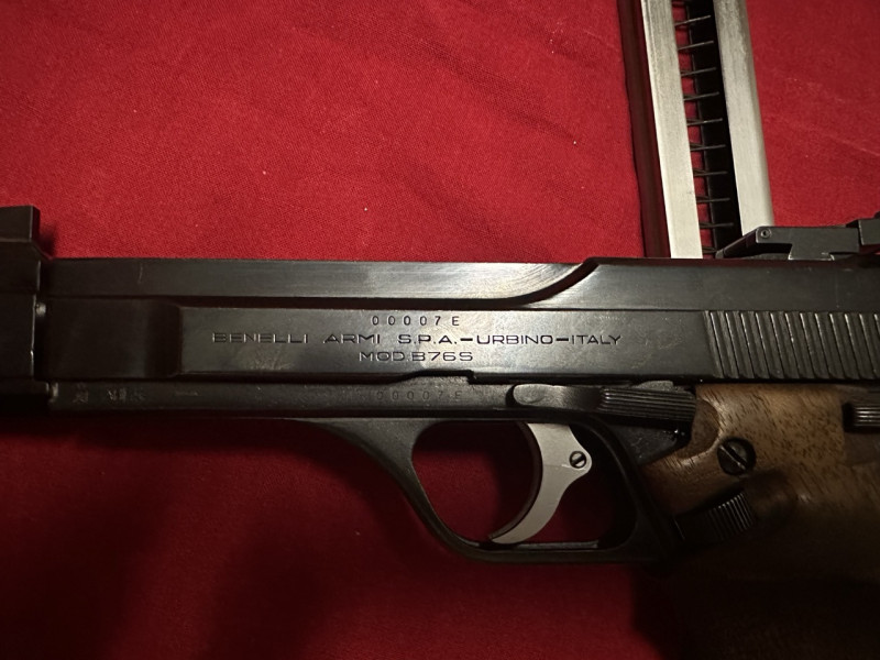 raritní sportovní pistole Benelli 76S 