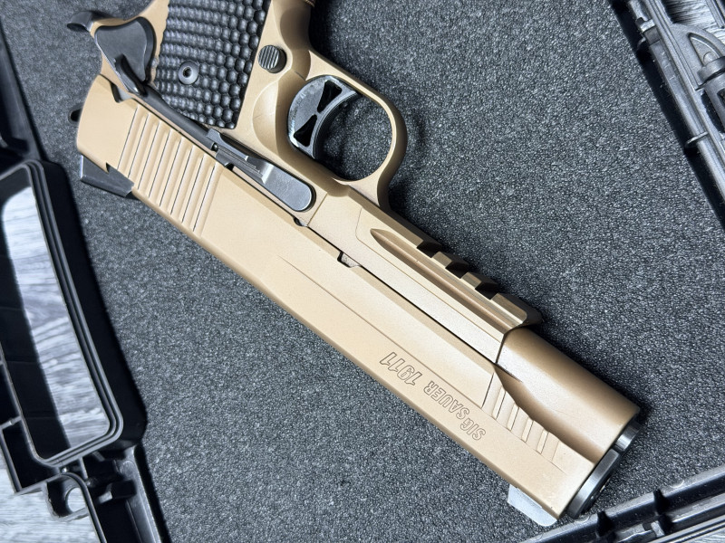 Sig Sauer 1911 45ACP 