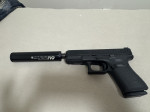 GLOCK 44 V RÁŽI 22 L.R. + kompatibilní tlumič ASE UTRA