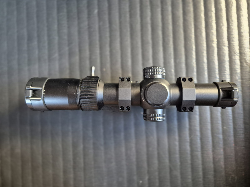 Vortex Strike Eagle 1–8×24 SFP + předsazená montáž Vortex Ca