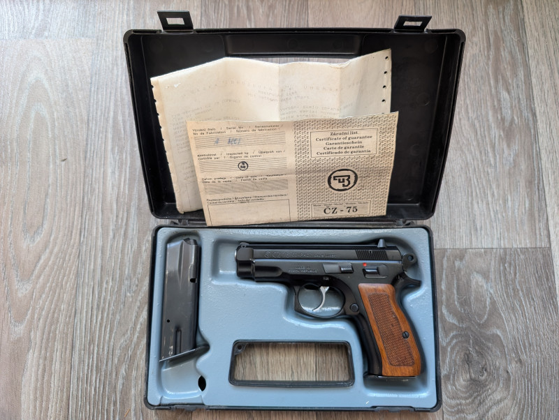 ČZ 75 COMPACT