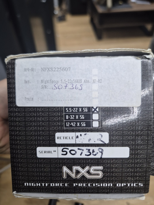 Nightforce NXS 5,5–22×56 NP-R2 – kompletní balení