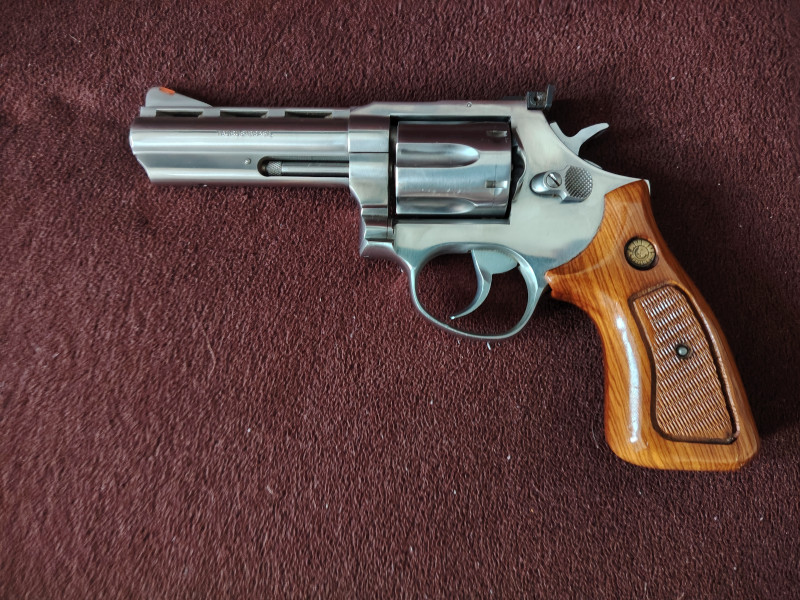 Revolver Taurus 689 Stainless 357 Magnum, sběratelský stav