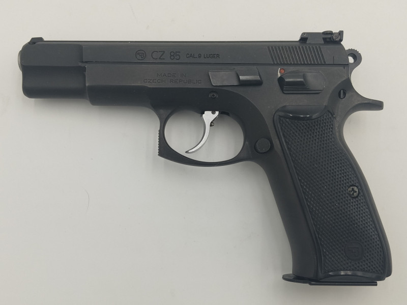 Samonabíjecí pistole CZ 85 - nestandardní rám