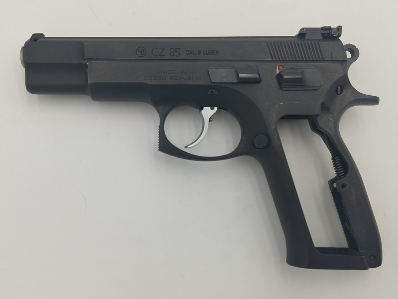 Samonabíjecí pistole CZ 85 - nestandardní rám