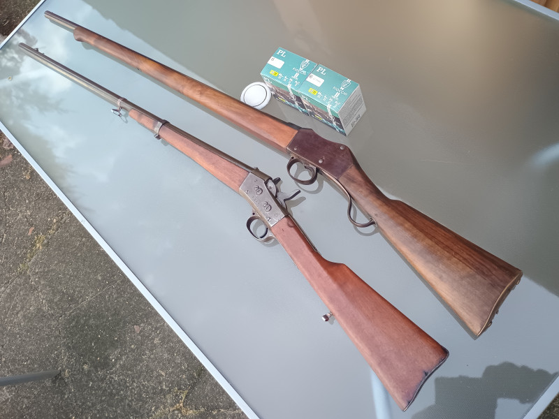 Rolling Block a Martini Henry v ráži 24 