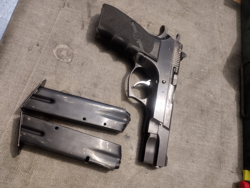 Norinco NZ 75  V RÁŽI 9MM LUGER